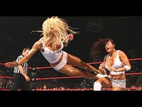 Candice Michelle vs Torrie Wilson